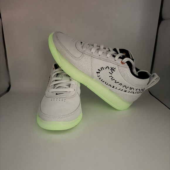 Nike Book 1 Nightmare Before Christmas Mens Size 9 W/7.5 White Black FJ4249 102 - Picture 1 of 11